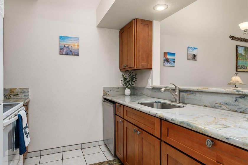 Beautifully Updated 1BR/1BA Condo. This turnkey unit in the - photo 13