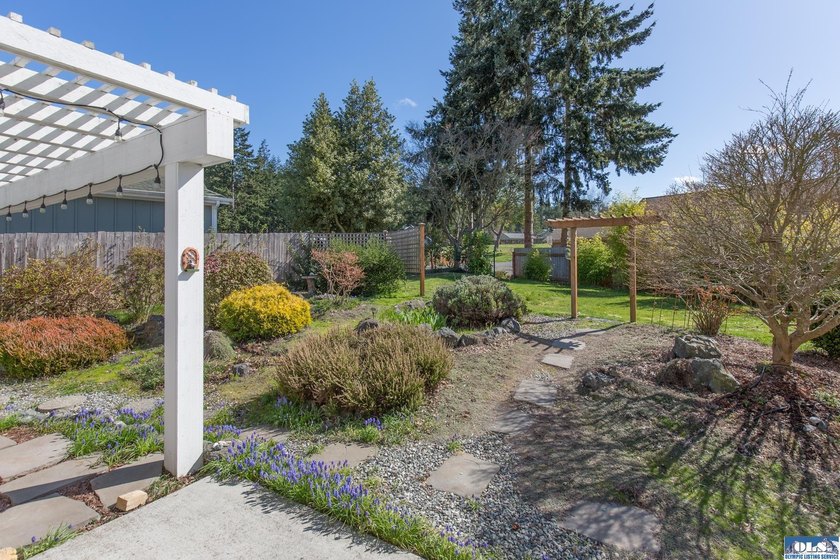 Quality-built custom home by Joe Fazio. Golf course views from - photo 15