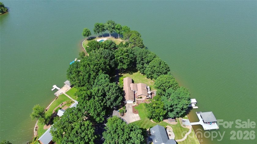 Waterfront on Moss Lake! Stunning home with year-round - photo 2