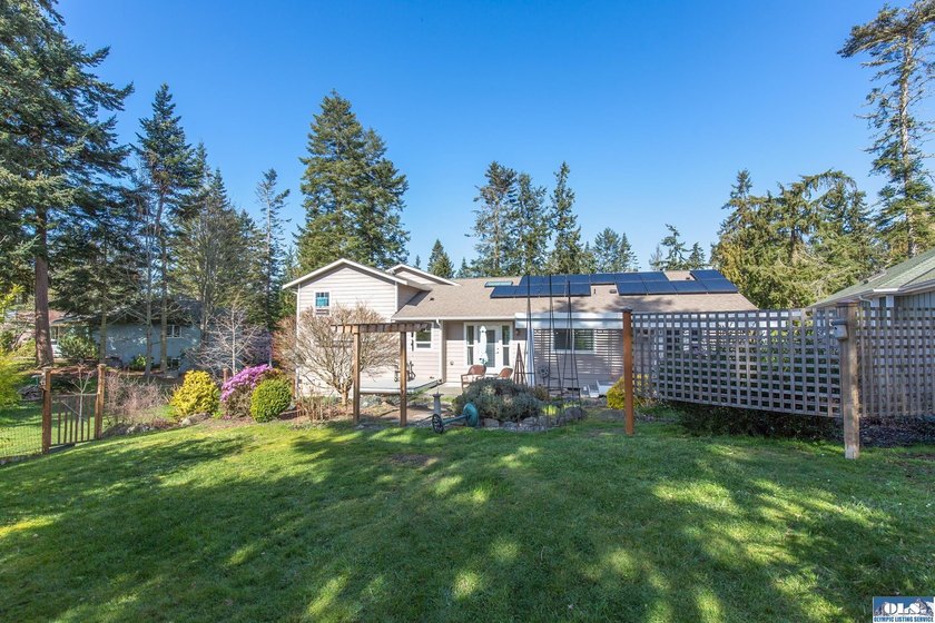 Quality-built custom home by Joe Fazio. Golf course views from - photo 23