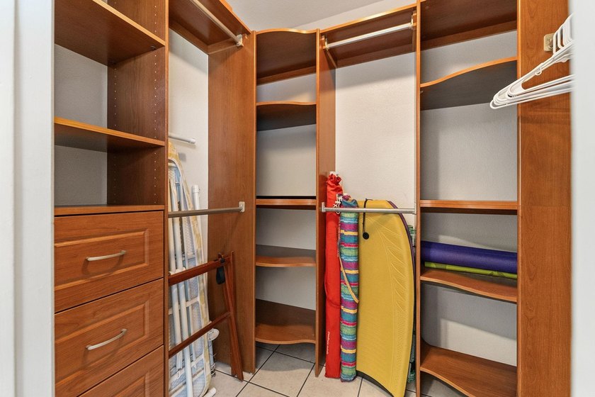 Beautifully Updated 1BR/1BA Condo. This turnkey unit in the - photo 23