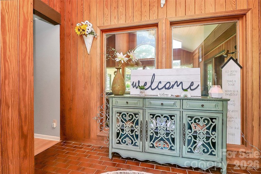 Waterfront on Moss Lake! Stunning home with year-round - photo 7