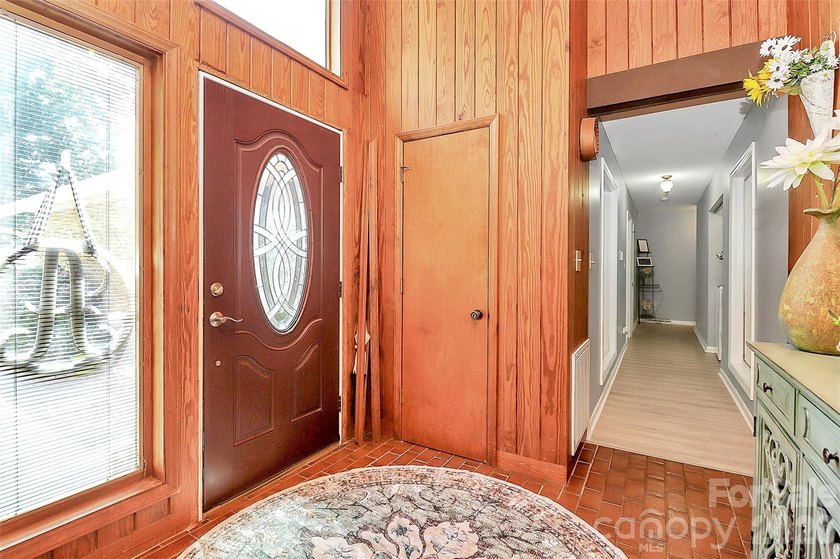 Waterfront on Moss Lake! Stunning home with year-round - photo 8