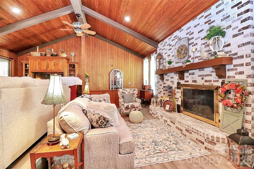 Waterfront on Moss Lake! Stunning home with year-round - photo 9