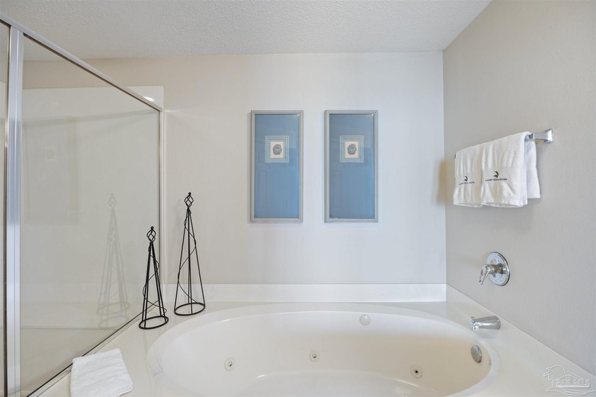 STUNNING Gulf Front Condominium with Breathtaking Views! Welcome - photo 30