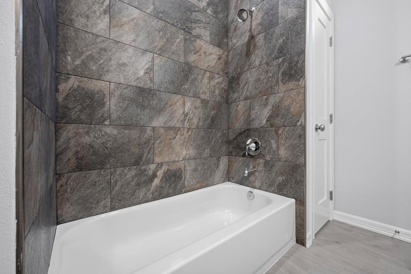 Beautiful new 3/2/2 home in secluded St. Andrews Place, nestled - photo 31