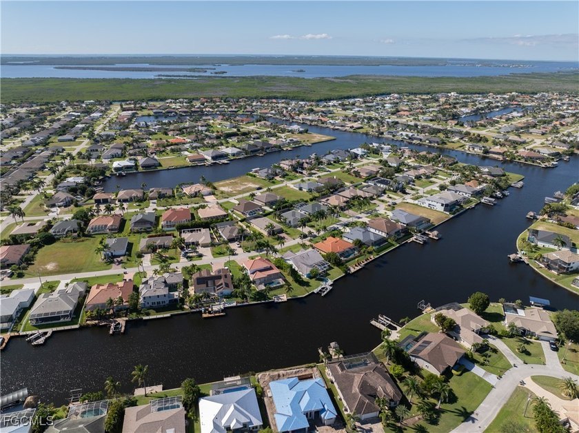 Gulf-access canal frontage - Brand-new pool &amp; spa - Dual-zone - photo 42