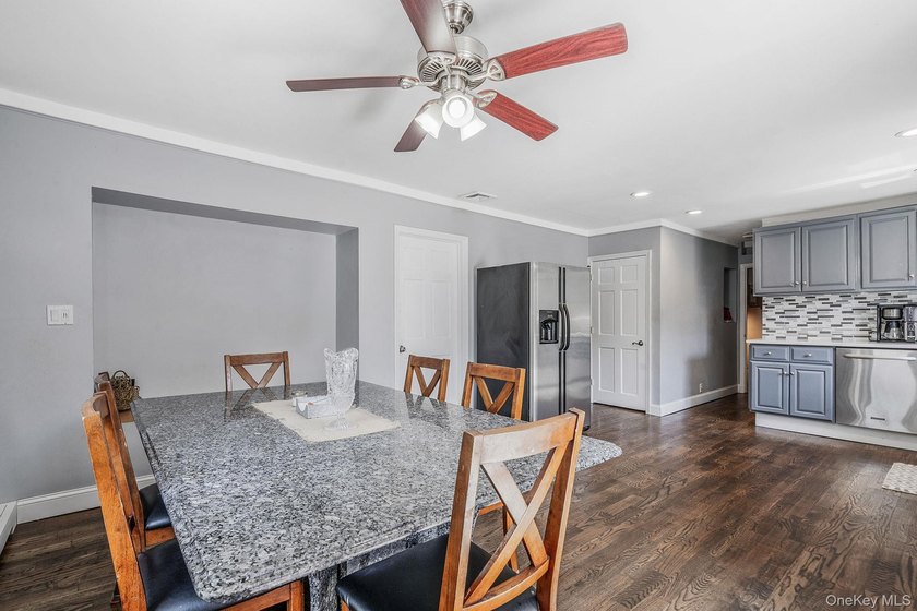 Beautiful West Islip Colonial on a huge double lot with - photo 10