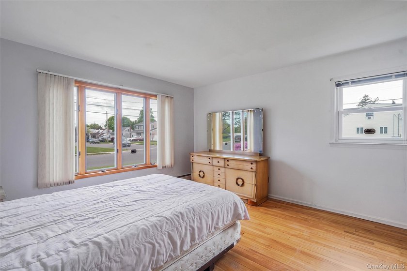 This spacious five-bedroom, two-full-bath corner-lot home in - photo 11