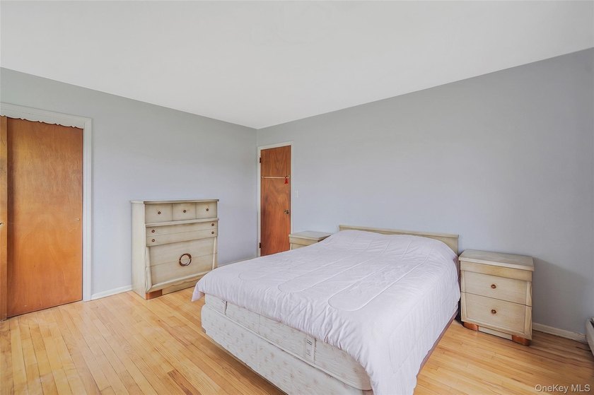 This spacious five-bedroom, two-full-bath corner-lot home in - photo 12