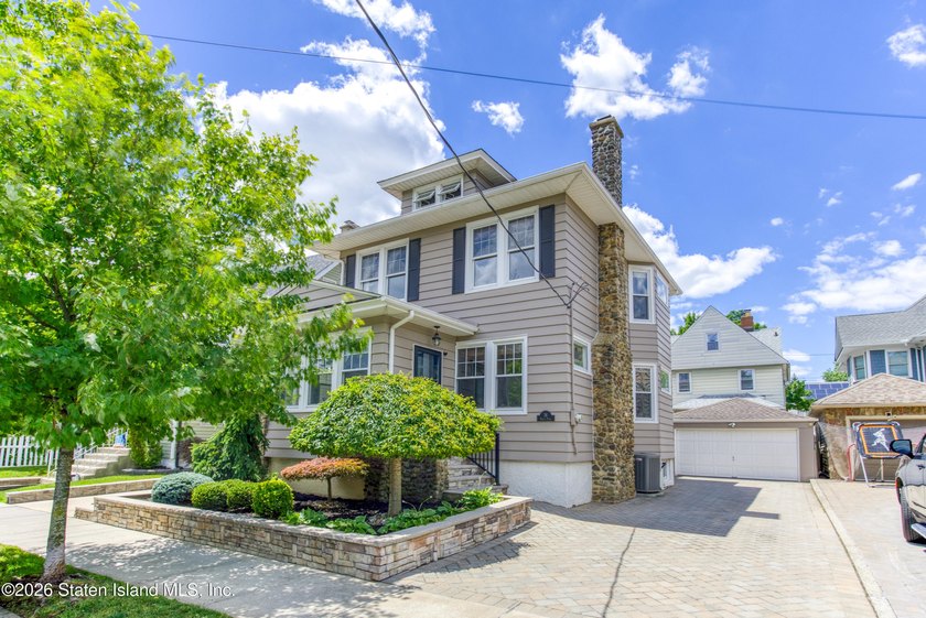 Welcome to 26 Dakota Pl, a single family detached colonial in - photo 2