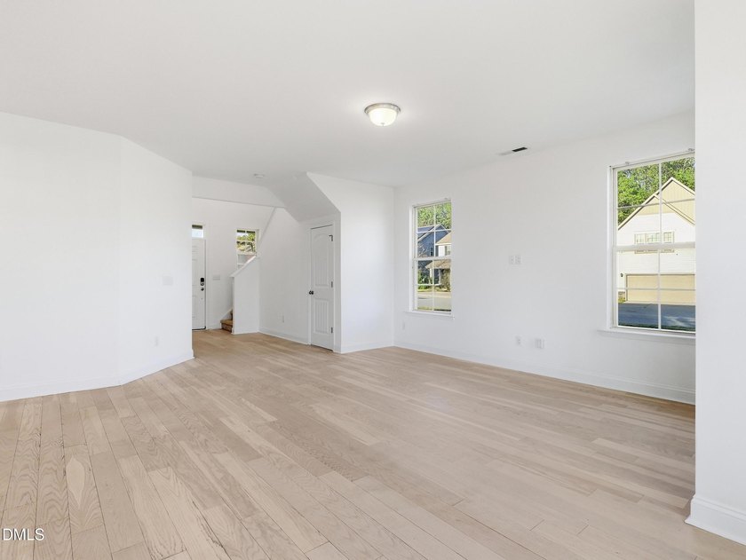 Open and inviting 3-bedroom, 2.5 bath home located on a corner - photo 14