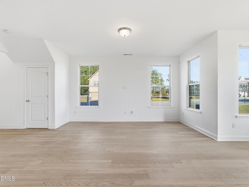 Open and inviting 3-bedroom, 2.5 bath home located on a corner - photo 17