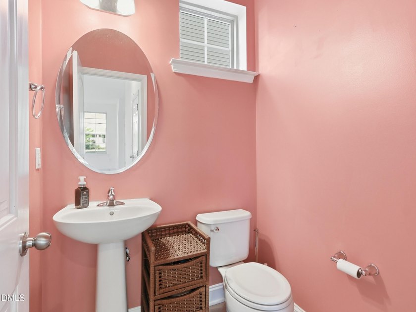 Open and inviting 3-bedroom, 2.5 bath home located on a corner - photo 20
