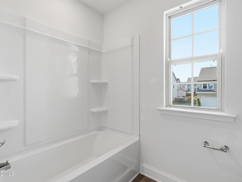 Open and inviting 3-bedroom, 2.5 bath home located on a corner - photo 22