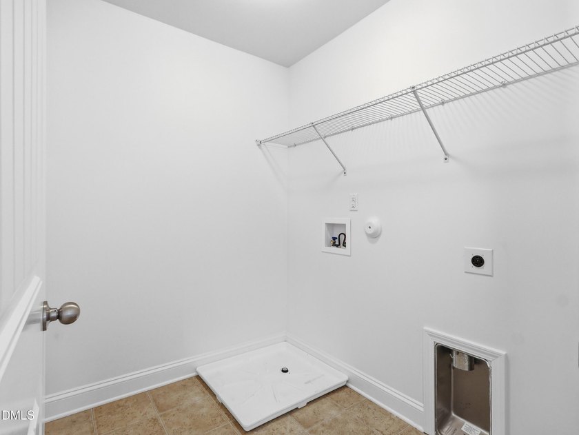 Open and inviting 3-bedroom, 2.5 bath home located on a corner - photo 24