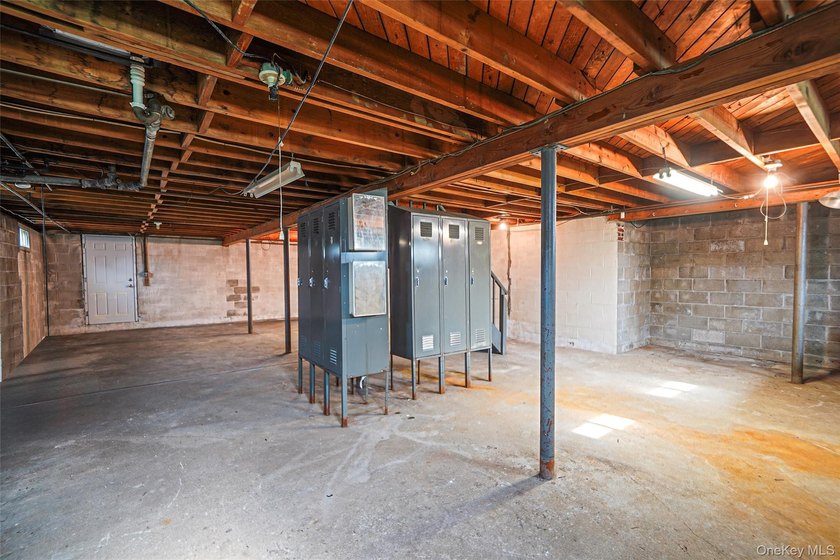 This spacious five-bedroom, two-full-bath corner-lot home in - photo 26