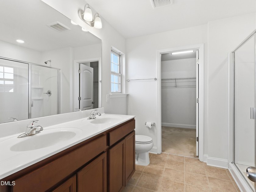 Open and inviting 3-bedroom, 2.5 bath home located on a corner - photo 26