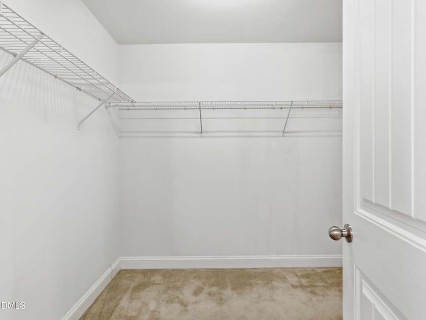 Open and inviting 3-bedroom, 2.5 bath home located on a corner - photo 27