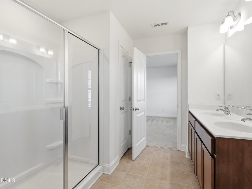 Open and inviting 3-bedroom, 2.5 bath home located on a corner - photo 28