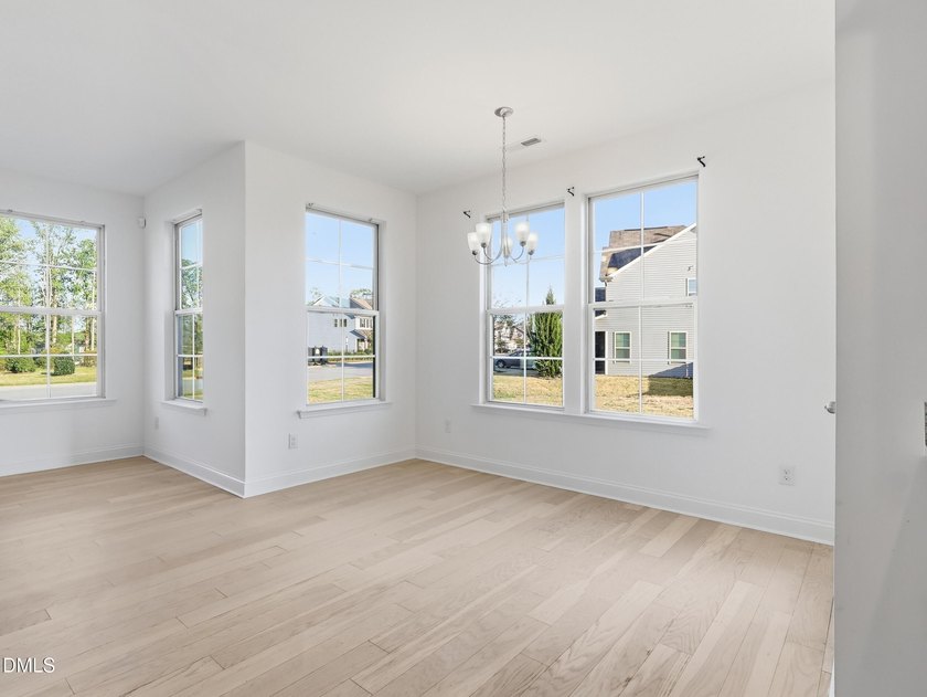 Open and inviting 3-bedroom, 2.5 bath home located on a corner - photo 30