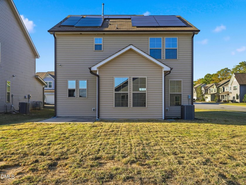 Open and inviting 3-bedroom, 2.5 bath home located on a corner - photo 33