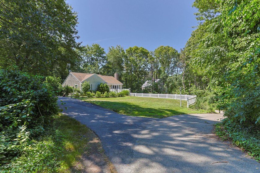Welcome to 7 Openfield Road! This beautifully updated South - photo 2