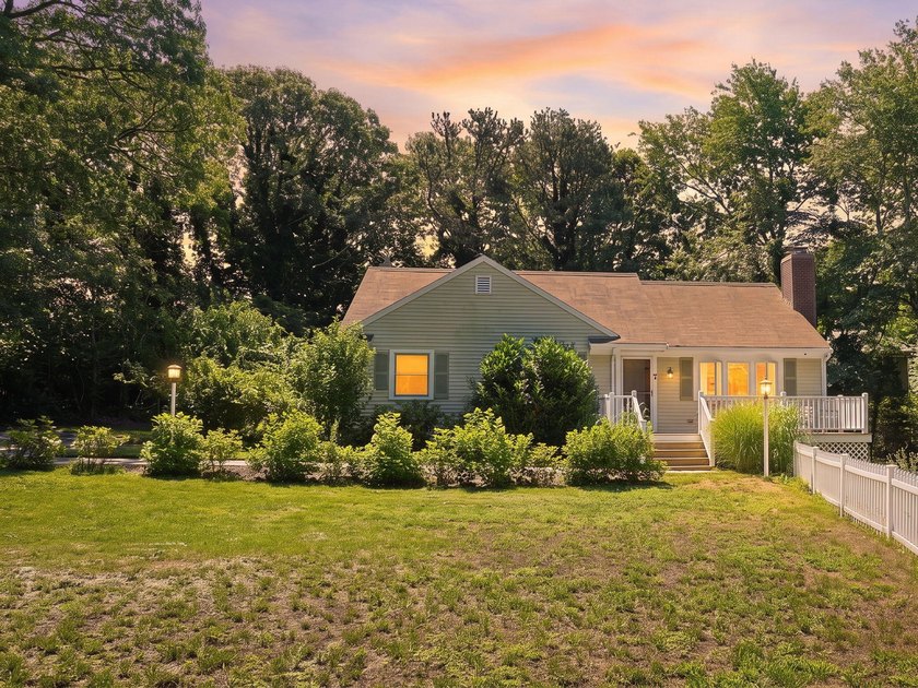 Welcome to 7 Openfield Road! This beautifully updated South - photo 5