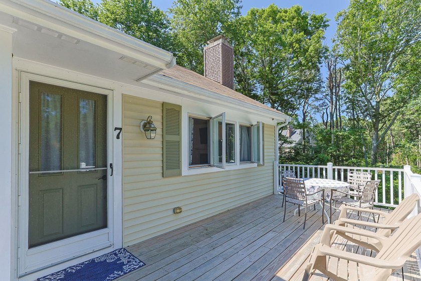 Welcome to 7 Openfield Road! This beautifully updated South - photo 8