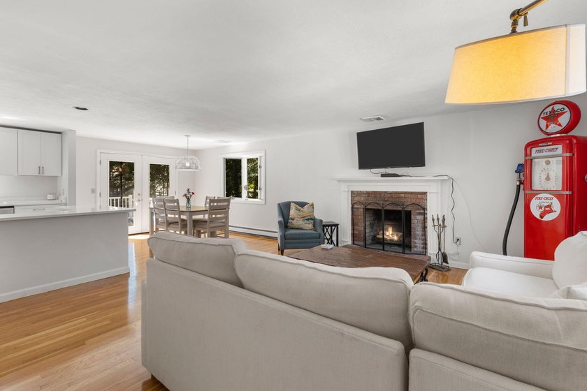 Welcome to 7 Openfield Road! This beautifully updated South - photo 10