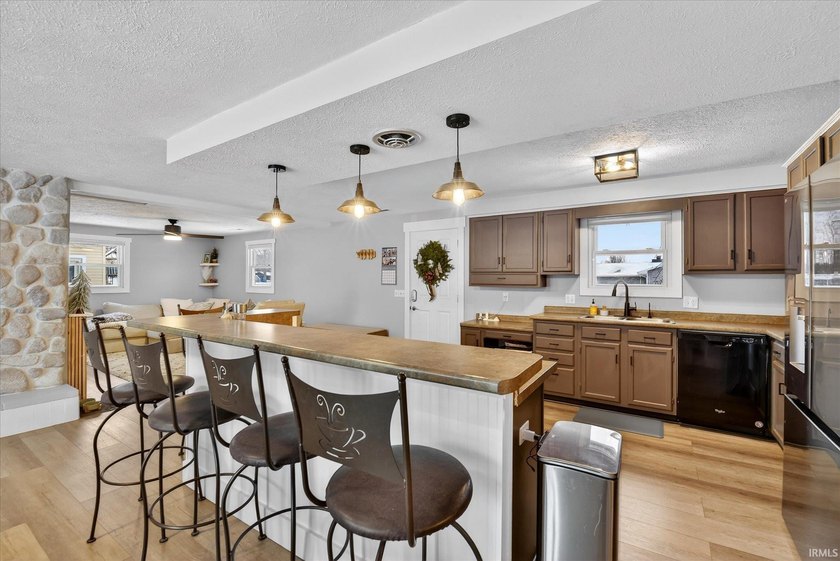 Dallas Bay Estates is one of the best lake neighborhoods you - photo 3