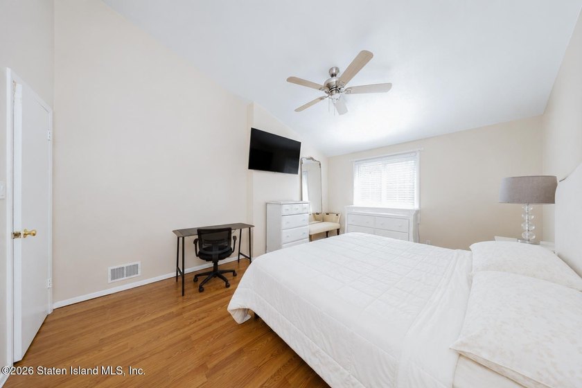 Modern 2-bedroom Condo with a front yard porch. The open concept - photo 9