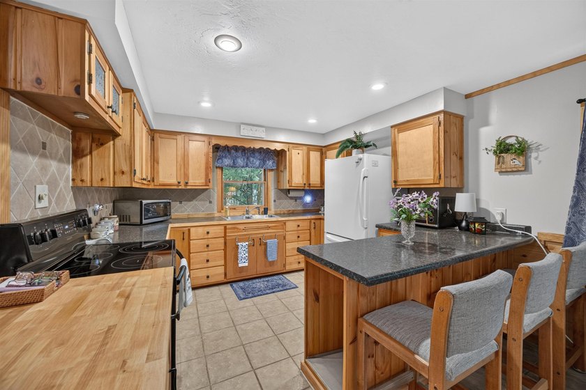 Peaceful waterfront living awaits on Dark Lake! This beautifully - photo 7