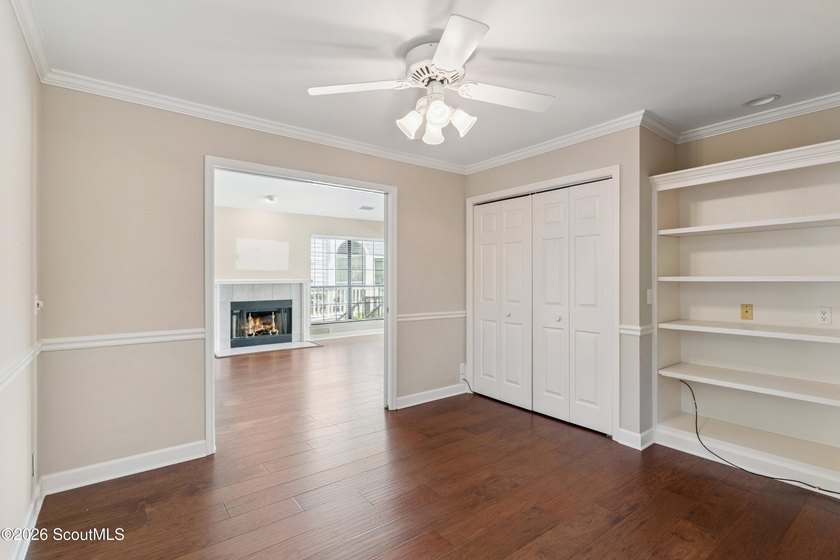 Welcome home to this inviting single-level cottage tucked away - photo 14