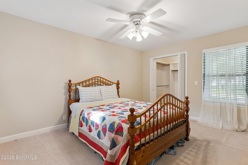 Welcome home to this inviting single-level cottage tucked away - photo 16
