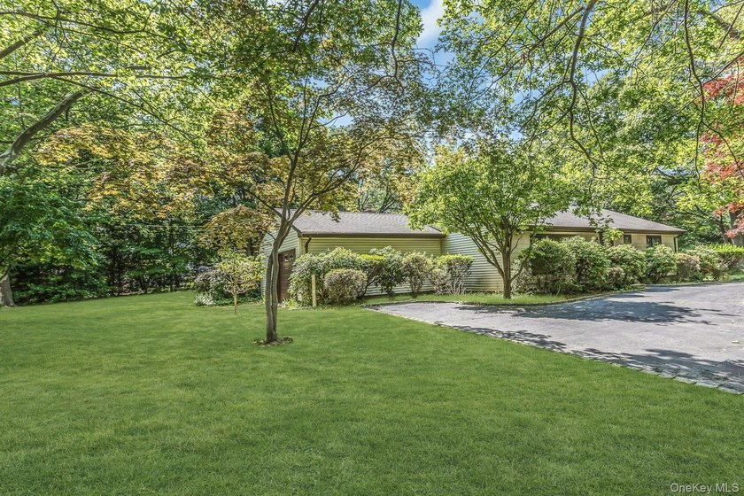Ranch with 3 bedrooms and two full baths set on a 1/2 acre of - photo 22