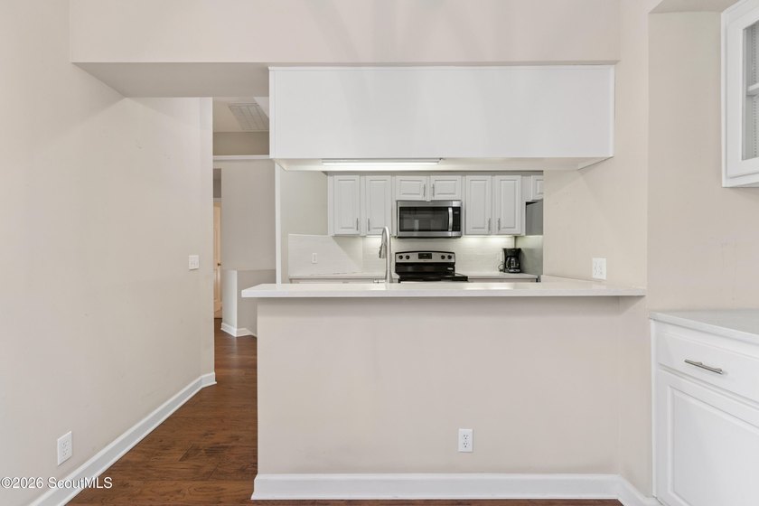 Welcome home to this inviting single-level cottage tucked away - photo 23