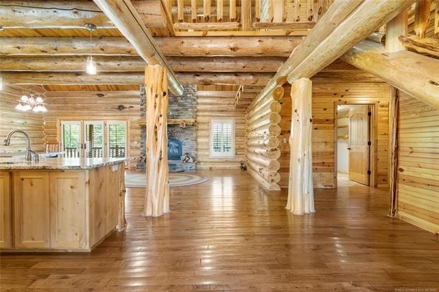 This meticulous, custom log home is high quality in design - photo 4