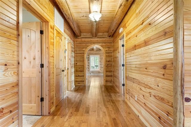 This meticulous, custom log home is high quality in design - photo 5