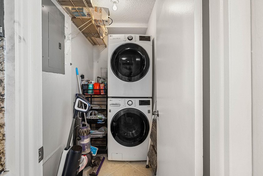 Opportunity knocking with this one! Start with a clean canvas - photo 9