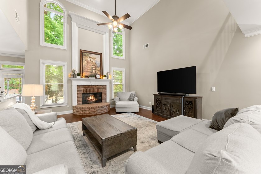 Captivating Remodeled European Retreat in Polo Golf &amp; Country - photo 4