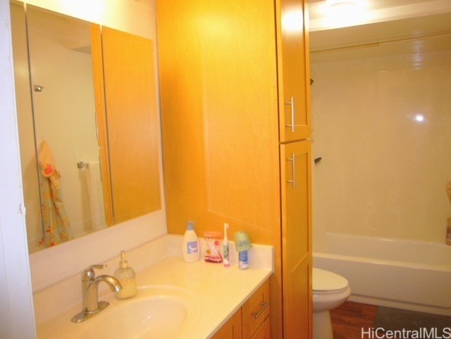 A Boutique condo Located on the Diamond Head side of the Ala Wai - photo 16