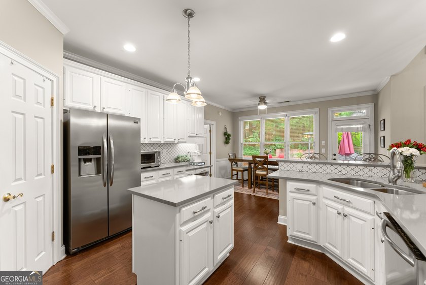 Captivating Remodeled European Retreat in Polo Golf &amp; Country - photo 10