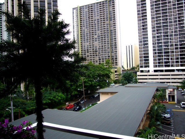 A Boutique condo Located on the Diamond Head side of the Ala Wai - photo 20