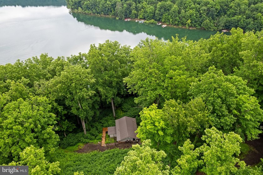 Escape to your own waterfront retreat on the beautiful - photo 31