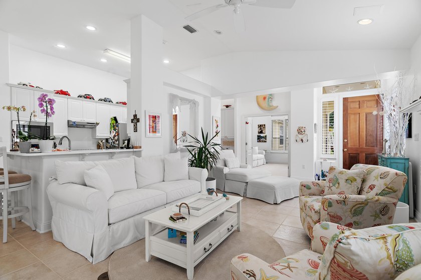 Welcome to 8004 Legend Creek, located within the Sandestin Golf - photo 6