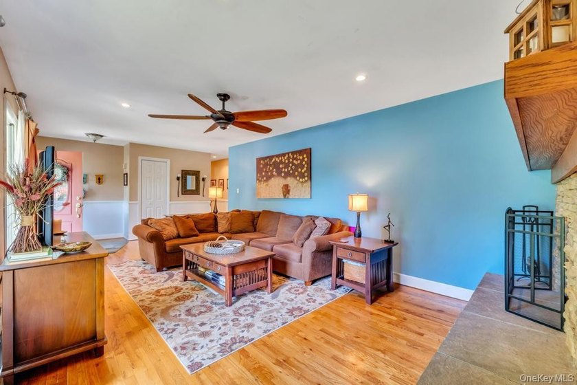 Welcome to 3 Woodbine Lane, nestled in the highly sought-after - photo 9