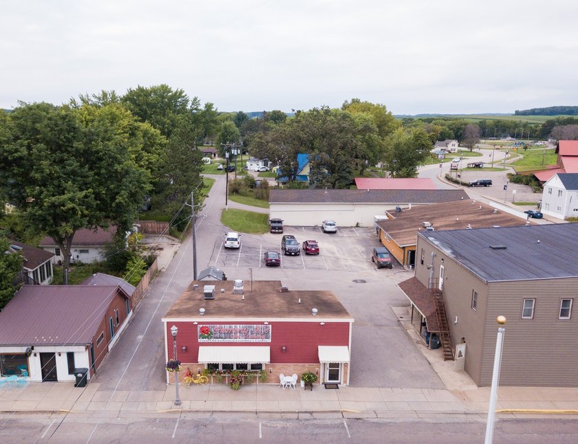 Own your own restaurant! Commercial property with a successful - photo 3