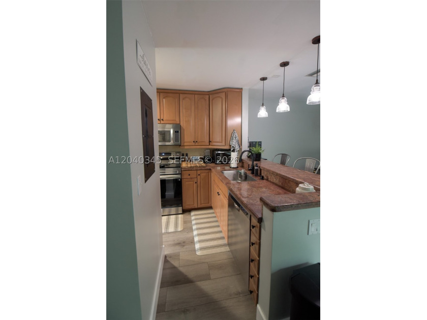 STOP SCROLLING! This is the home you were hoping to find - photo 12