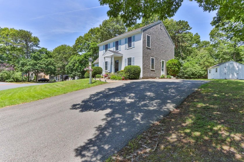 Style, location, and function place this charming Cape Cod - photo 4